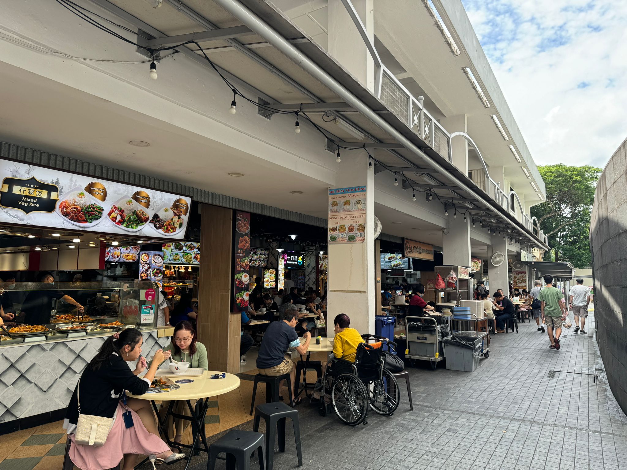 1/2 HDB shop @ Clementi